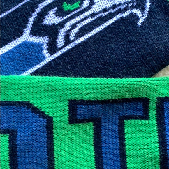 SEATTLE SEAHAWKS 12th man-scarf LIKE NEW - Picture 5 of 5